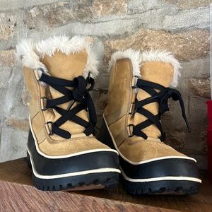 Sorel Size 6.5 Women’s Lace Up Boots
